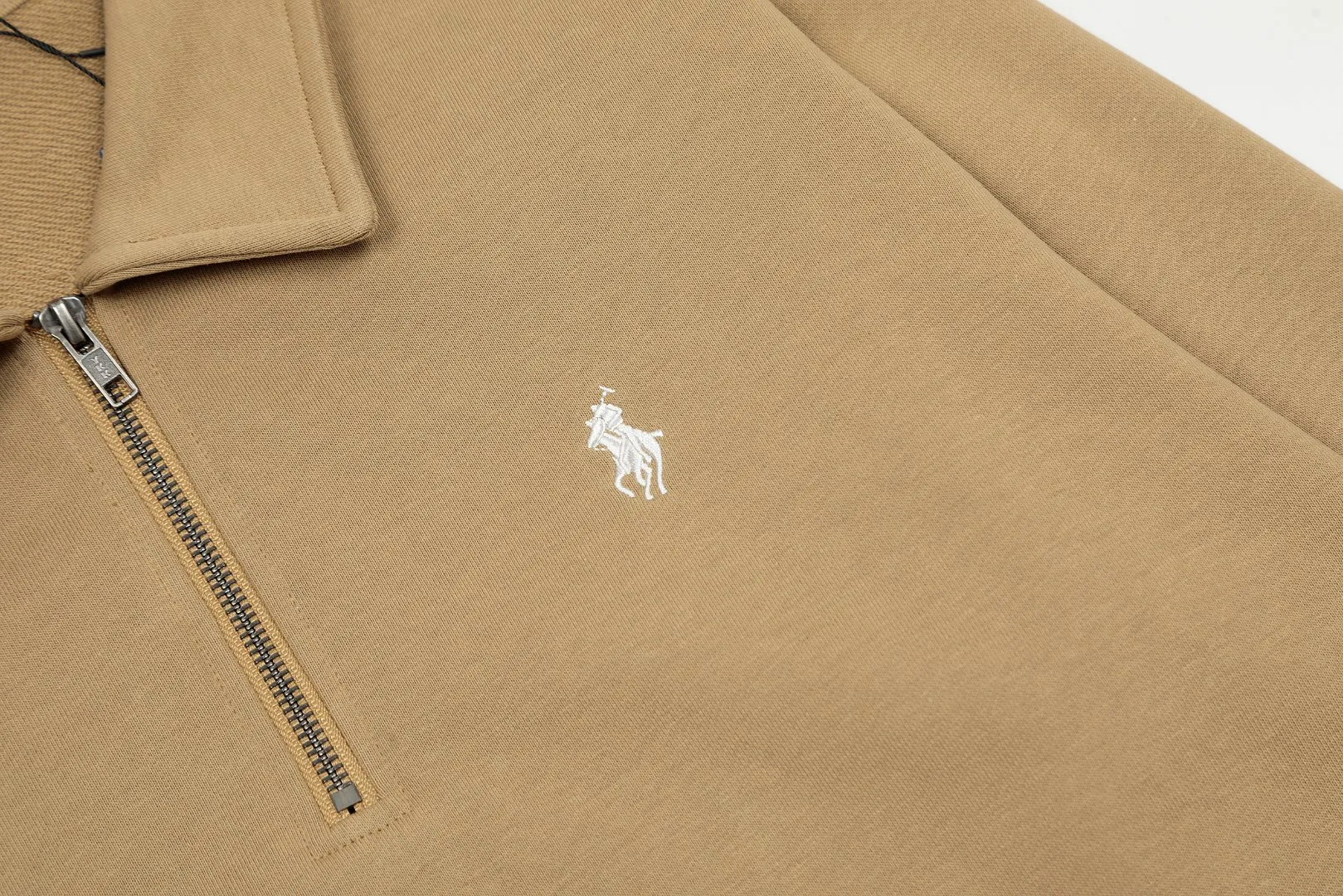 P260 Top quality" Style number: 8091# [Ralph Lauren classic pony embroidered half-zip lapel POLO sweatshirt] ✅Ralph Lauren Ralph Lauren autumn and winter basic versatile polo lapel sweatshirt for men and women couples ✅High weight pure cotton terry original consistent YKK zipper widened and thickened threads ✅Old money style lazy style full retro style simple popular style ✅Autumn and winter single wear, simple and easy to wear underneath A must-have recommendation for couples Size: S-XL Color: White Khaki Retro Green